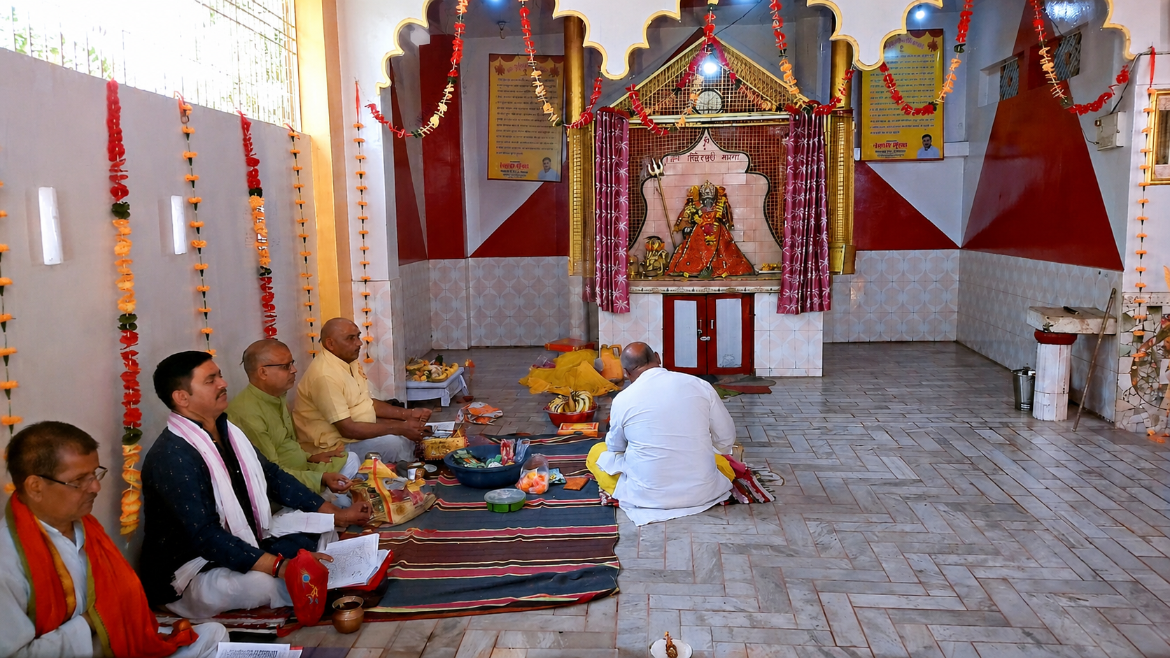 मंदिर परिसर